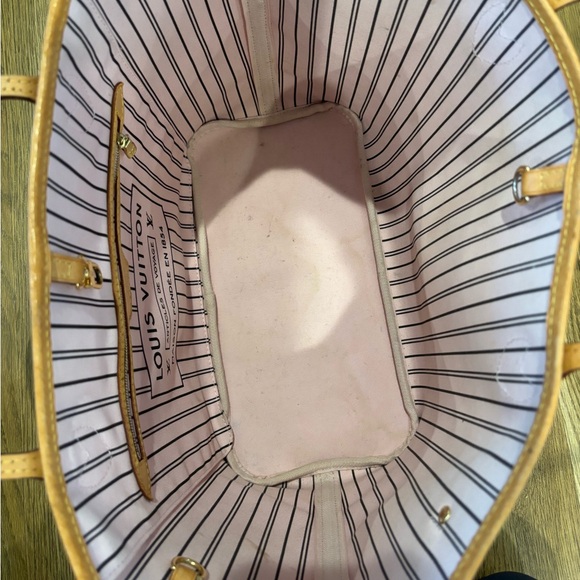 *SOLD* Unicorn 🦄 LV Monogram Neverfull (2016) - Picture 6 of 9